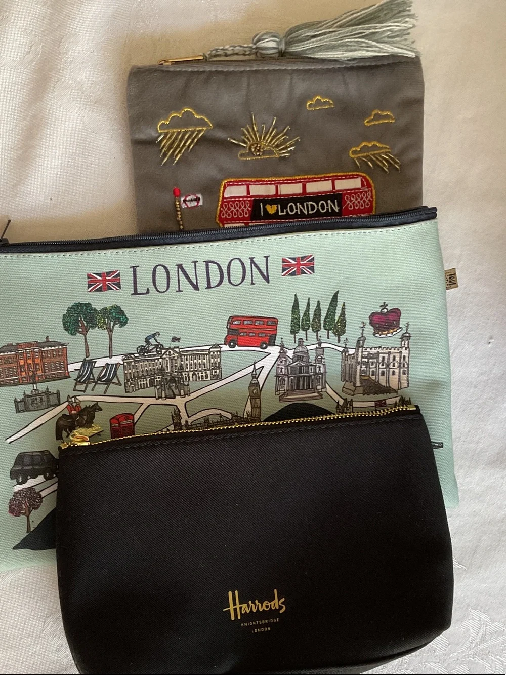 3 LONDON pouches
